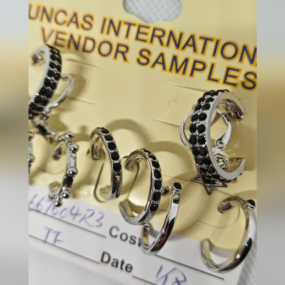 NWT 5 Pairs of Hoop earrings - Picture 3 of 6